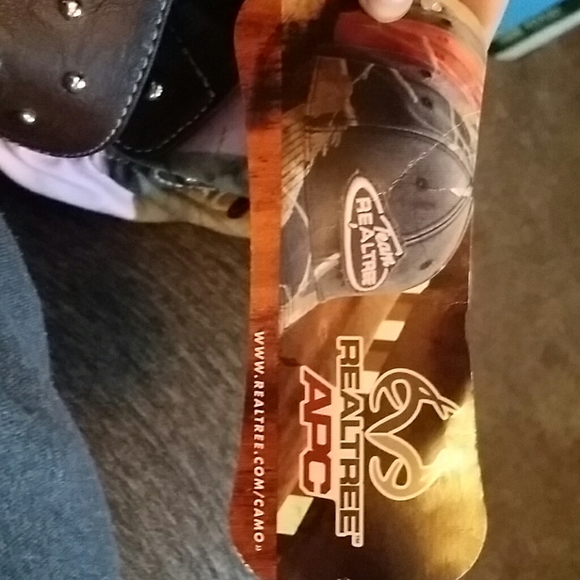 Realtree pink stud purse - Picture 2 of 4